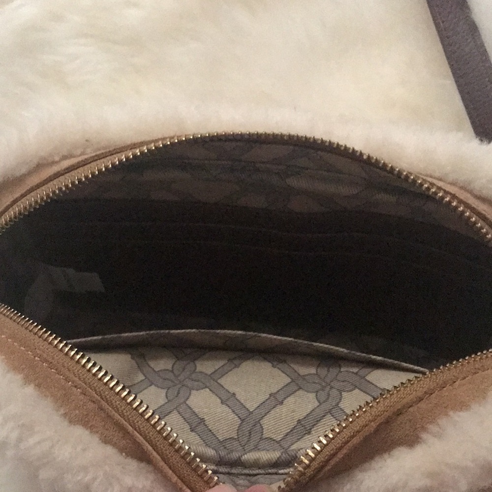 UGG Sheldon Crossbody has tags sheepskin suede 9.5 x 6.. flaws but never used - Picture 14 of 17